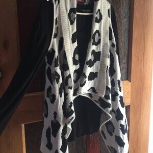 Short sleeve cardigan/vest